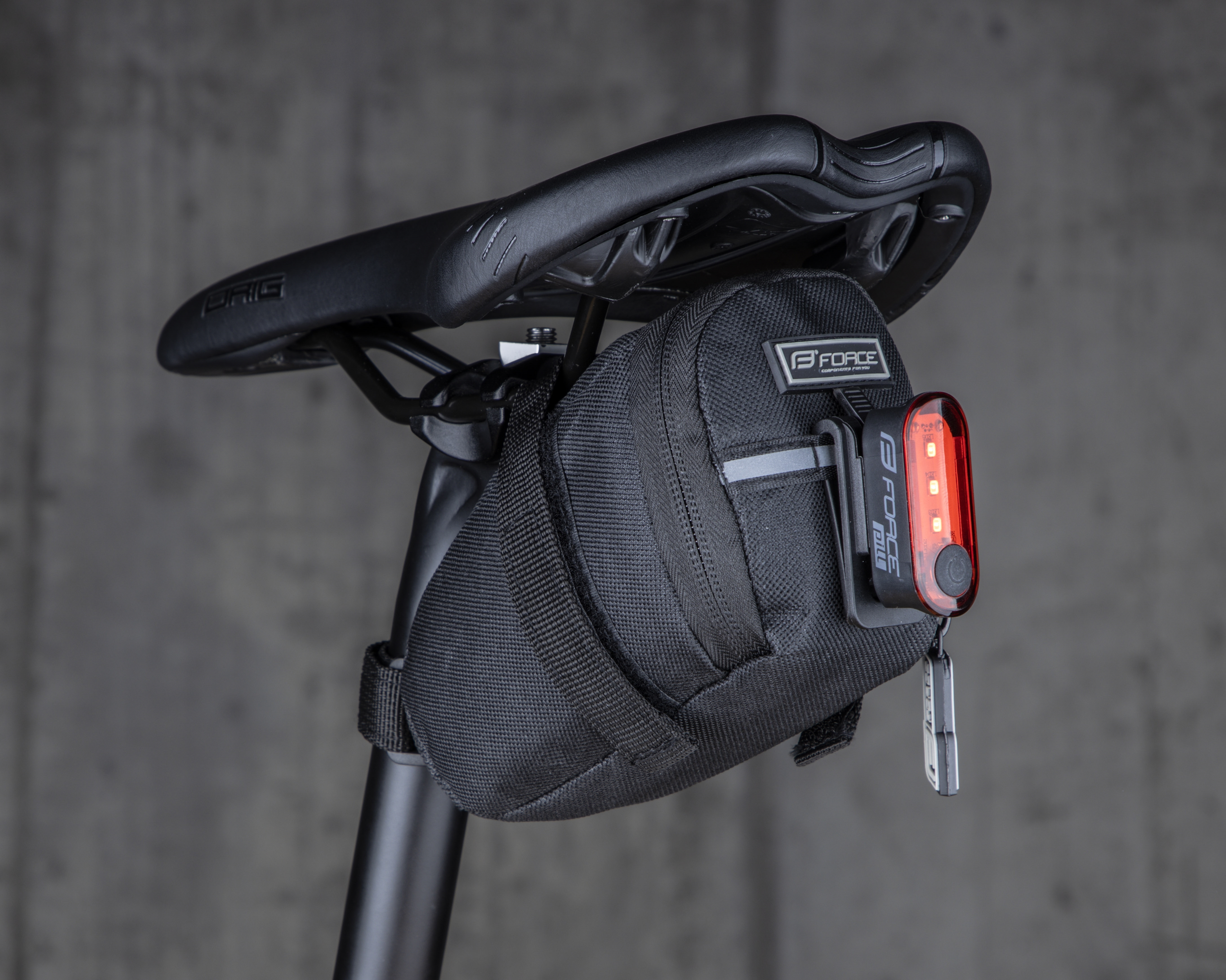 brašna pod sedlo FORCE ECO suchý zip, černá